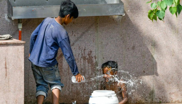 Nắng nóng hơn 42 độ C, Bangladesh đóng cửa trường học