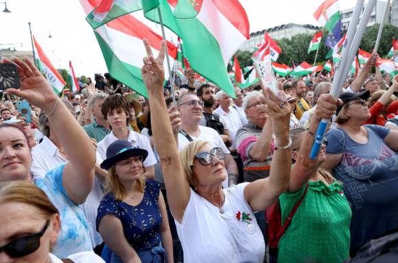 10.000 người biểu tình phản đối Thủ tướng Orban ở Hungary