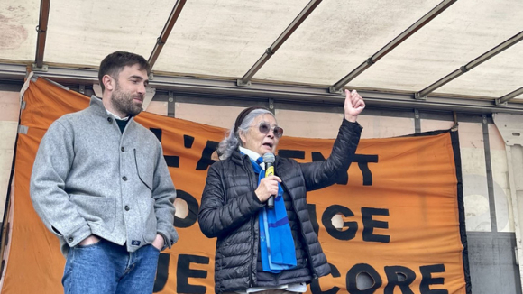 Kiều bào và người dân Pháp xuống đường ủng hộ vụ kiện chất độc da cam của bà Trần Tố Nga