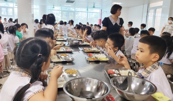 1 Ban Dai Dien Phu Huynh Hao Hung Thu Tien Nhung Im Lang Khi Bua An Te