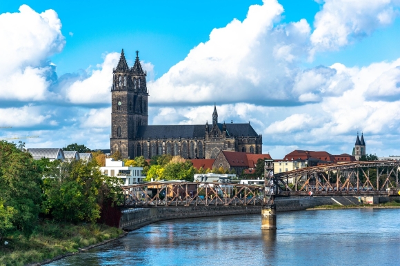 1 Phe Cuc Huu Duc To Chuc Bieu Tinh Phan Doi Di Cu O Magdeburg