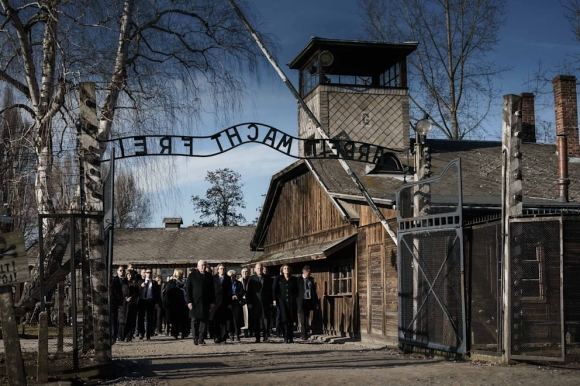 1 Ky Niem 80 Nam Ngay Giai Phong Auschwitz  Chung Ta Khong Bao Gio Duoc Quen Nhung Chi Nho Thoi Thi Chua Du