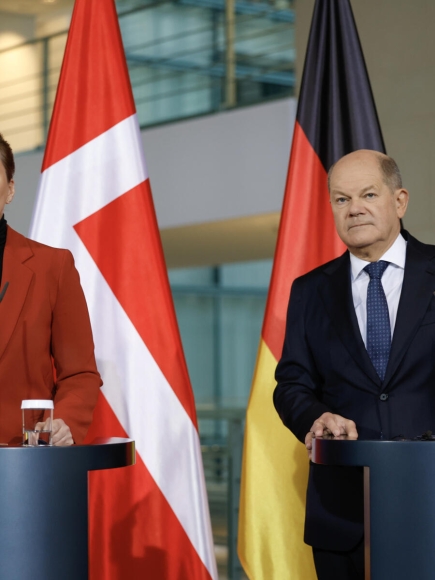 1 Lanh Dao Duc Va Dan Mach Hoi Dam Sau Tuyen Bo Cua Ong Trump Ve Greenland