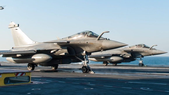 1 An Ninh Cua Chau Au Khong Co Hoa Ky May Bay Nem Bom Hat Nhan Cua Phap Se Som Co Mat O Duc