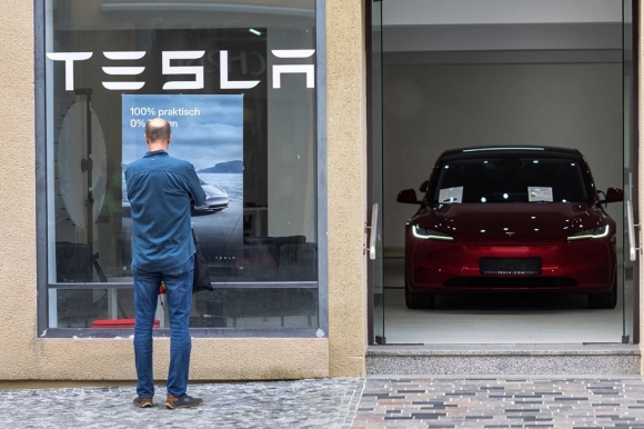 2 Elon Musk Tra Gia Dat Doanh So Tesla Lao Doc Tai Thi Truong O To Lon Nhat Chau Au Bi Byd Vuot Mat
