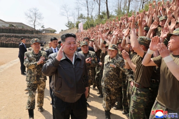 1 Ong Kim Jong Un Trieu Tien Tham Chien O Kursk La Chinh Dang