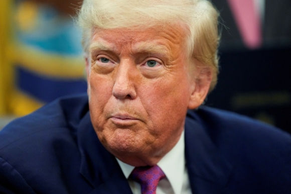 1 Trump Doi Giong Khi Nhan Thay Chinh Sach Thue Quan Tieu Cuc Voi Nen Kinh Te My