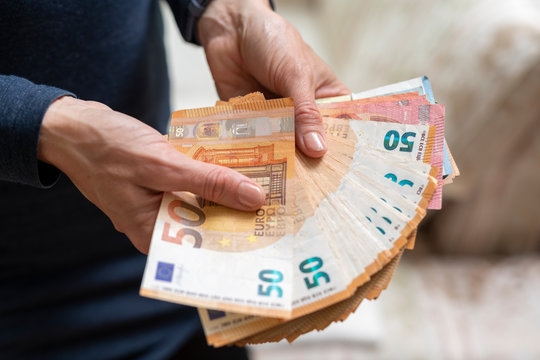 1 Chinh Phu Merz Cong Bo Ke Hoach Cai Cach Luong Huu Thuong Thue 2000 Euro Cho Nguoi Cao Tuoi Tiep Tuc Lam Viec