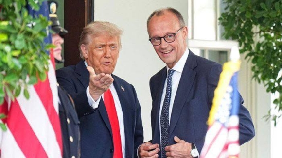 1 Ong Trump Chap Nhan Loi Moi Tham Duc Cua Thu Tuong Merz Chung Toi Xich Lai Gan Nhau Hon