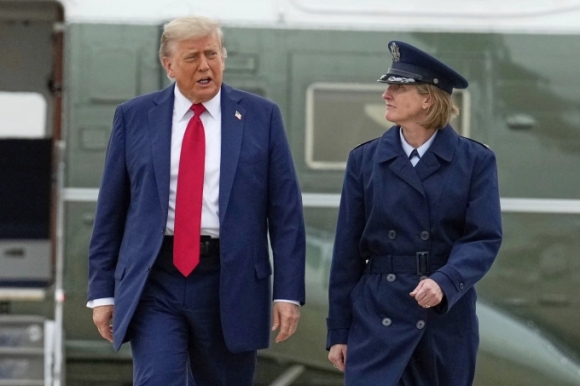 1 Ong Trump Than Phien My Nghi Le Qua Nhieu