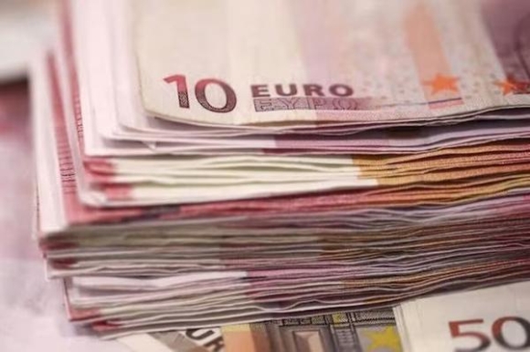 1 Dong Euro Co Dot Tang Gia Dai Nhat Ke Tu Nam 2017 Khi Dong Do La Suy Yeu