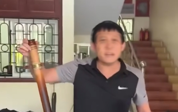 Cán bộ đội thuế xưng “mày - tao” với dân đi làm trở lại