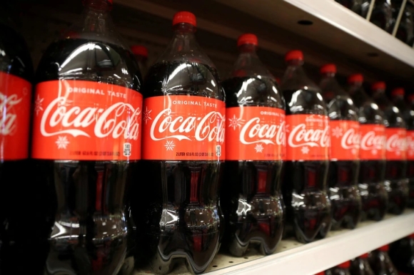 1 Coca Cola Ra Mat Nuoc Ngot Dung Duong Mia Sau Tuyen Bo Cua Ong Trump