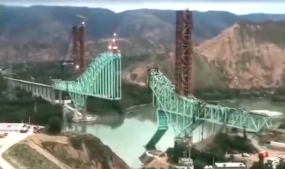 Trung Quốc: Sập cầu sông Hoàng Hà do China Railway thi công, ít nhất 12 người chết