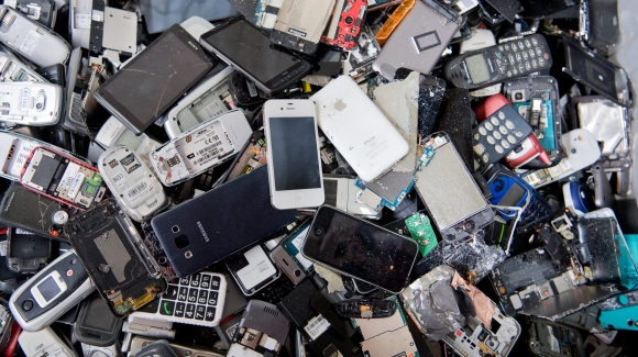 1 Quoc Hoi Duc Thong Qua Quy Dinh Moi Viec Tra Lai Rac Thai Dien Tu Se De Dang Hon