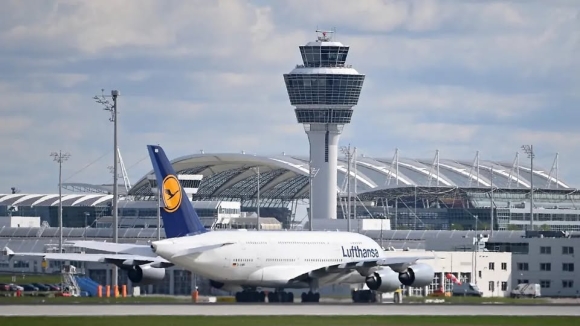 1 Ky Nghi He Nam Toi Phai Re Hon Dang Cducsu Keu Goi Cac Hang Hang Khong Ha Gia Ve