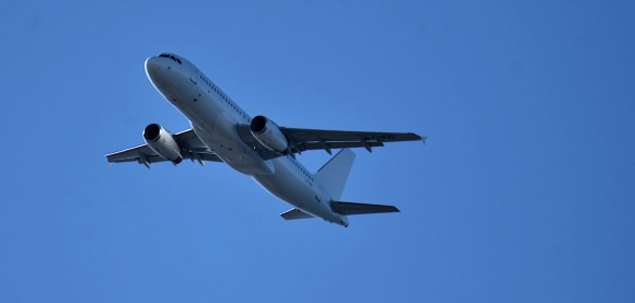 1 Phi Cong Rom Khong Co Giay Phep Van Dieu Hanh May Bay Cho Khach Qua Chau Au