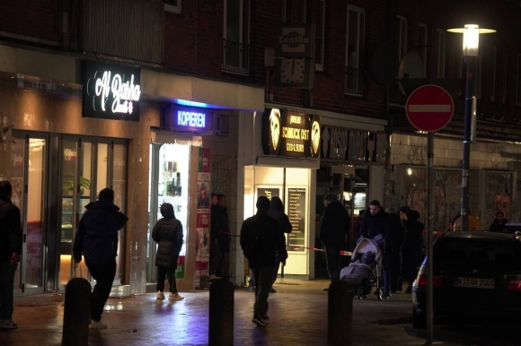 1 Vu Cuop Tiem Trang Suc O Kiel Gaarden Nguoi Qua Duong Dung Cam Can Thiep