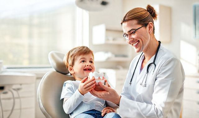 AOK Plus hỗ trợ toàn diện chi phí chăm sóc răng miệng cho trẻ em tại Đức