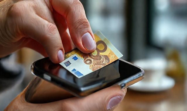 Thói quen mang tiền mặt dự phòng: một bí quyết sinh tồn thiết thực của người Đức