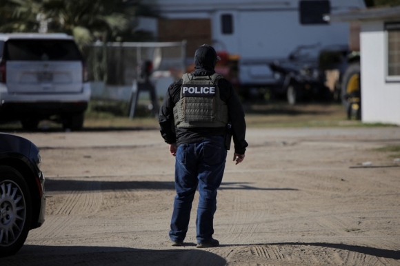 1 Chinh Quyen Trump Du Dinh Cai Tao Cac Nha Kho Cong Nghiep De Giam Giu Toi 80000 Nguoi Nhap Cu