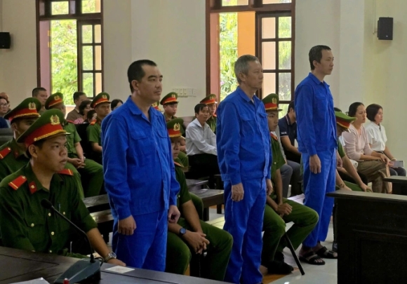 1 Hieu Truong Hieu Pho Khong Di Day Van Cham Cong Hon 200 Trieu Dong