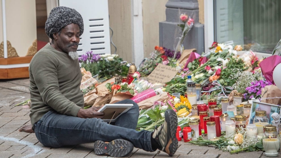 1 Canh Sat Duc Ban Chet Lorenz Tai Oldenburg Nguoi Cha Dau Don Truoc Su Ra Di Cua Con Trai