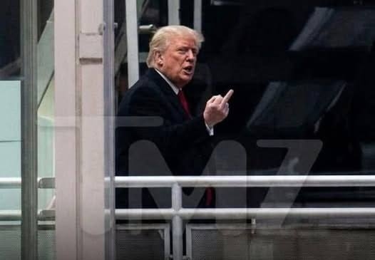 1 Trump Gay Xon Xao Voi Hanh Dong Tuc Tiu Dap Tra Cong Nhan Tai Michigan