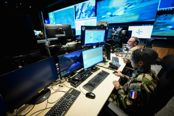 2 Phap Thao Luan Kha Nang Rut Khoi Nato Vi Cach Hanh Xu Cua Chinh Quyen Trumpy