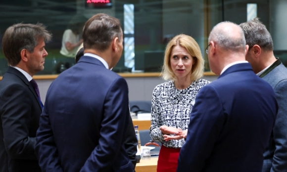 1 Eu Sap Hop Khan Sau Loi De Doa Ap Thue Cua Trump