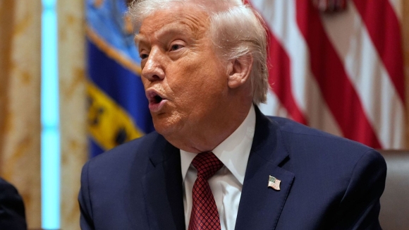 1 Trump Keu Goi Thay Doi Chinh Quyen Iran Va Canh Bao Kha Nang Can Thiep Quan Su