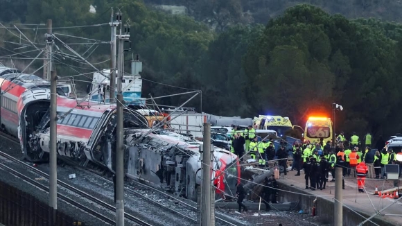 2 Cha Me Anh Trai Va Anh Ho Deu Thiet Mang  Be Gai 6 Tuoi La Nguoi Duy Nhat Trong Gia Dinh Song Sot Sau Tai Nan Xe Lua O Tay Ban Nha