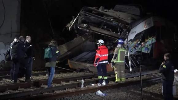 3 Cha Me Anh Trai Va Anh Ho Deu Thiet Mang  Be Gai 6 Tuoi La Nguoi Duy Nhat Trong Gia Dinh Song Sot Sau Tai Nan Xe Lua O Tay Ban Nha