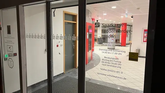 1 Lai Dot Nhap Ngan Hang Sparkasse Tai Wilhelmshaven Hang Chuc Ket Sat Bi Pha Trong Vai Phut