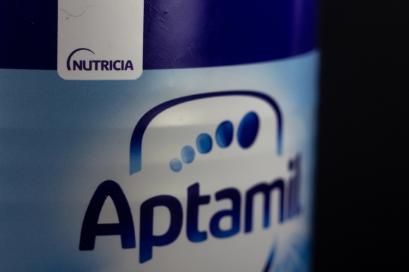 1 Be Boi Sua Bot Tre Em Lan Rong Danone Thu Hoi Khan Cap San Pham Aptamil Tai Duc