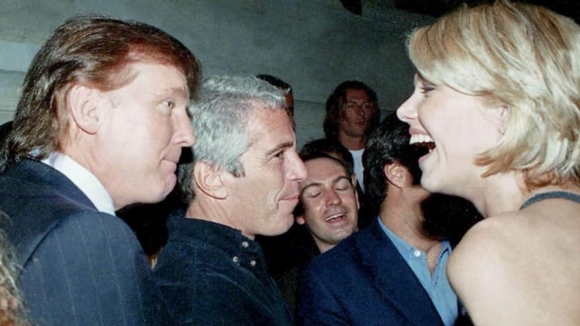 1 Tai Lieu Ve Jeffrey Epstein Lien Quan Den Trump Bat Ngo Bi Bien Mat Gay Xon Xao