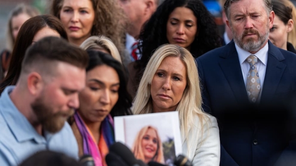 2 Tai Lieu Ve Jeffrey Epstein Lien Quan Den Trump Bat Ngo Bi Bien Mat Gay Xon Xao