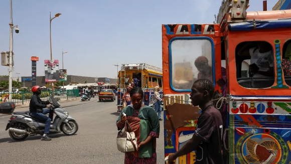 2 Bay 5000 Km Tu Duc Sang Chau Phi Doi Lai Dien Thoai Bi Mat
