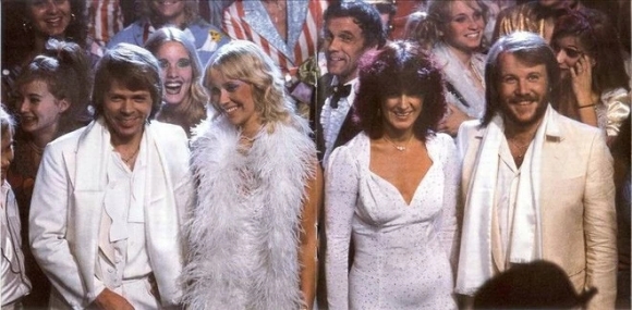 1 Dieu It Biet Ve Ca Khuc Bat Hu Happy New Year