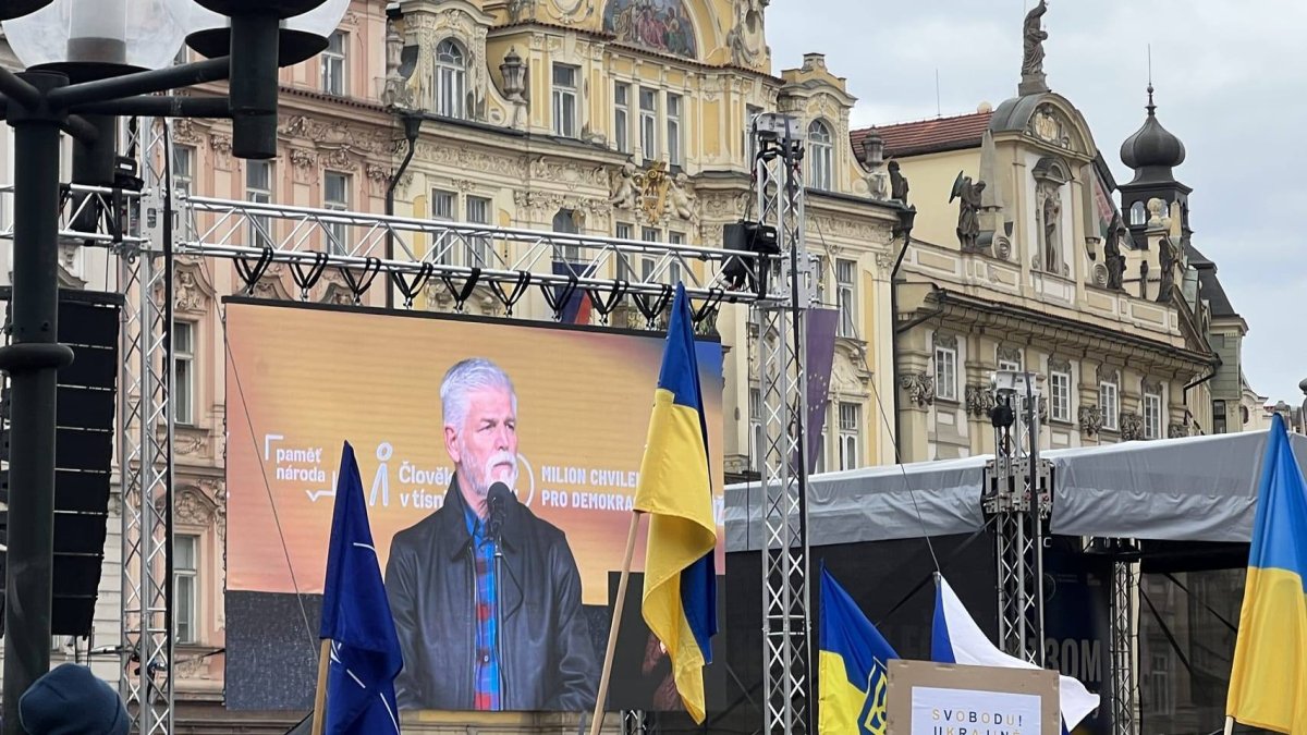 2 Hang Nghin Nguoi Do Ve Quang Truong Trung Tam Praha Ky Niem 4 Nam Nga Xam Luoc Ukraine