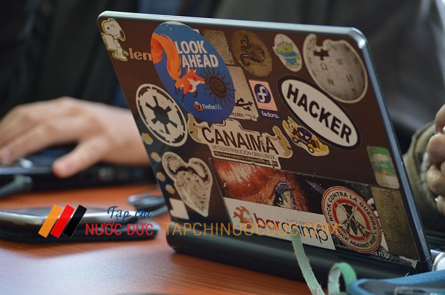 hacker 1569744 640